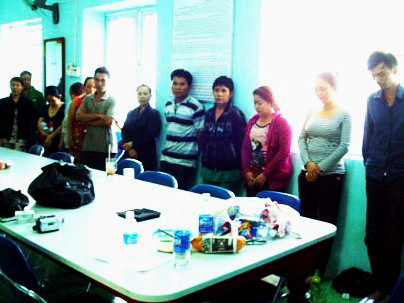 21 con bạc tại cơ quan công an