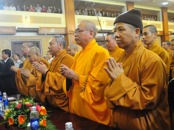 Cầu siêu thoát, thức tỉnh người sống