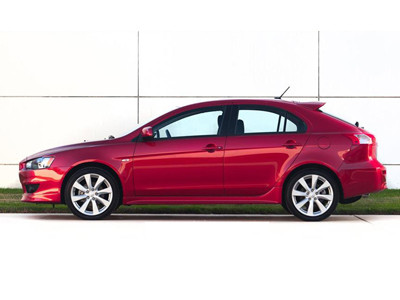 2012 Mitsubishi Lancer Sportback: Nội ngoại không tương xứng