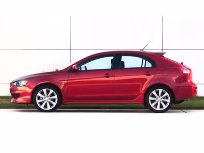 2012 Mitsubishi Lancer Sportback: Nội ngoại không tương xứng