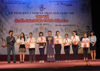Trao giải cuôc thi “Viết về cuốn sách yêu thích của em”