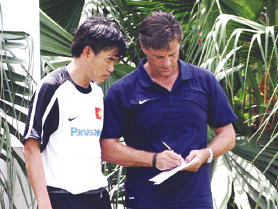 Không có mâu thuẫn giữa HLV Goetz với Tấn Trường