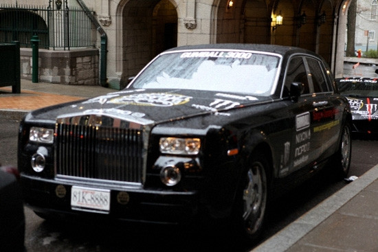 Biển số 81K - 8888 trên siêu xe là biển số giả