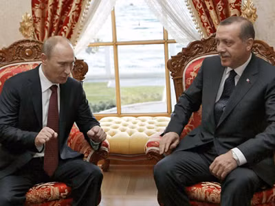 Chuyện gì xảy ra với cái lưng của Tổng thống Putin?