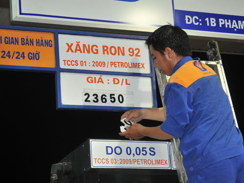 Xăng bị đóng loại thuế như rượu!