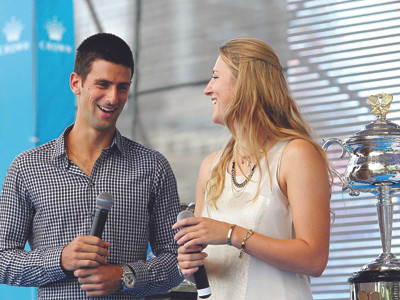 Djokovic dễ thở, Azarenka gặp khó