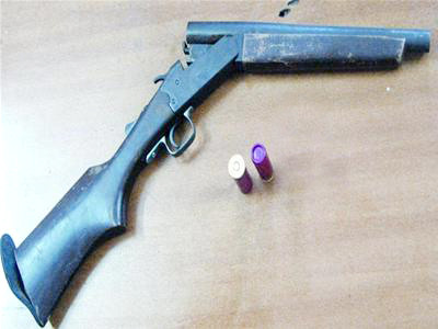 Súng cướp cò, cảnh sát cơ động trọng thương