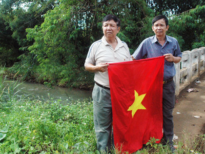 Đi tìm nơi quả bom CBU-55 rơi :Gặp nhau ở suối Nhạn