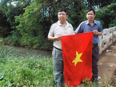 Đi tìm nơi quả bom CBU-55 rơi :Gặp nhau ở suối Nhạn