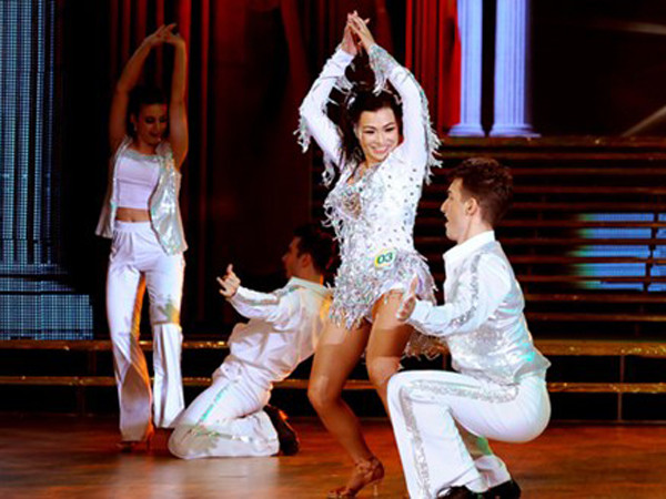 Phương Thanh bận bịu với “Bước nhảy hoàn vũ” nhưng cũng sẽ cố tranh thủ xem một vài trận đấu ở EURO 2012