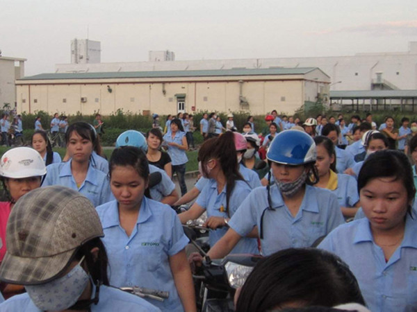 Sinh viên nghèo với gánh nặng học phí