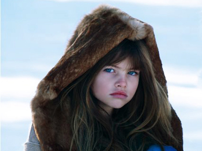 Choáng với khuôn mặt lạnh lùng của mẫu nhí 10 tuổi