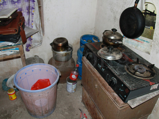 Ngôi nhà rách nát của thủ khoa mồ côi