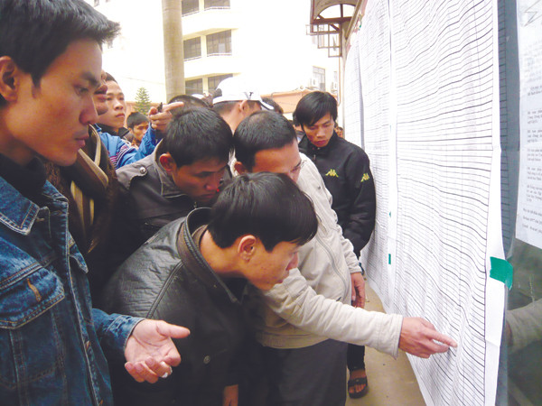 “Găm” lương để chống trốn