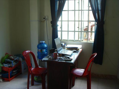 Trời nóng, xóm trọ lo mất trộm