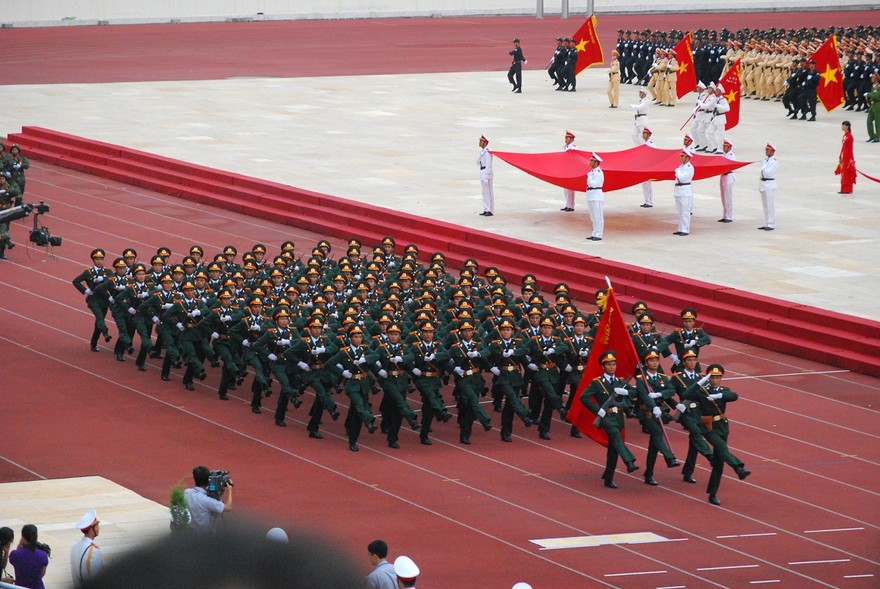 ‘Phi chính trị hóa lực lượng vũ trang là mắc kế địch’
