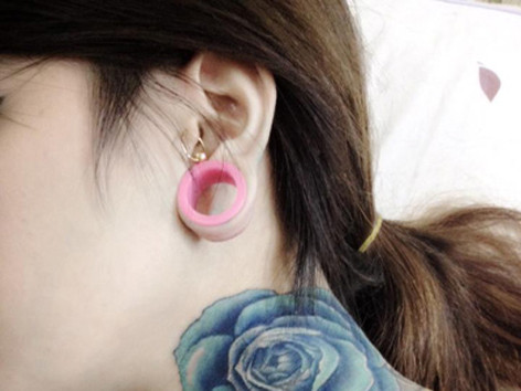 Nong tai - thú chơi hành xác của giới trẻ