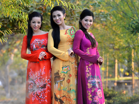 Áo dài ba miền rực rỡ sắc xuân trên đất Mỹ