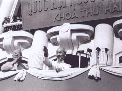 Những bức ảnh chụp Bác Hồ đi bầu cử chưa từng công bố