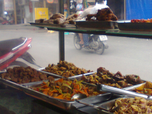 Hãi hùng cơm bẩn sinh viên