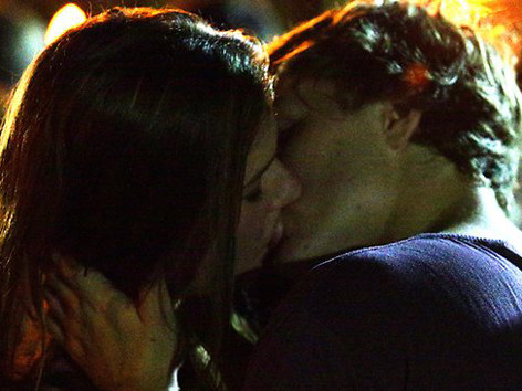 Bị bắt vì đăng ảnh hôn nhau lên Facebook