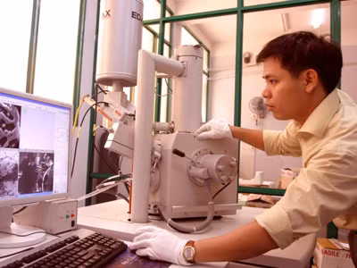 Trước ngày Luật Giáo dục đại học có hiệu lực: Bộ và trường đều lo