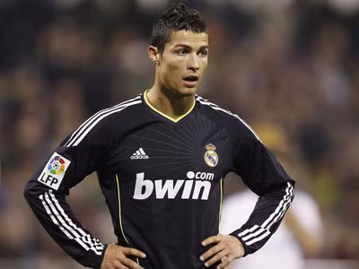 "Trò hề" của Ronaldo và người đại diện