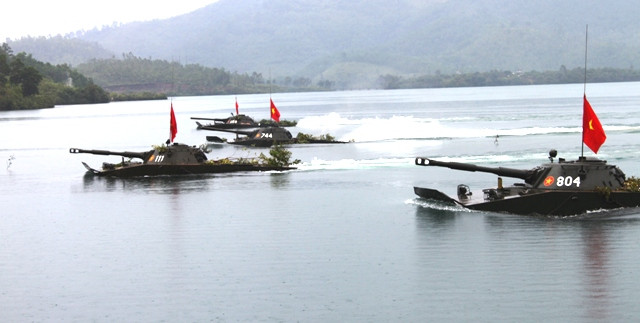 Mục kích lính tăng xung trận