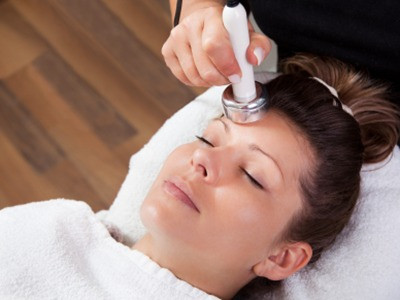 Thẩm mỹ laser thu nhỏ lỗ chân lông