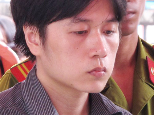 'Thi thể con tôi suýt bị xe rác chở đi mất'