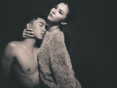 Trai Next Top bán nude, ôm ấp 'bản sao Đan Lê'