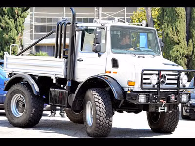 ‘Kẻ hủy diệt’ Arnord bỏ SUV đi xe tải