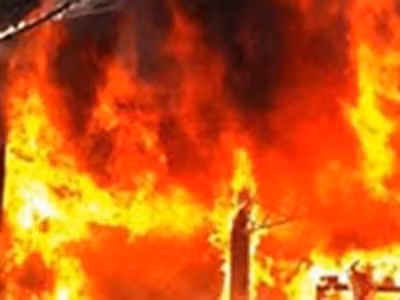 Ba mẹ con chết cháy