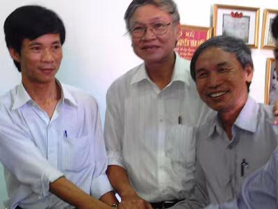 Người đoạt giải xin trả huy chương