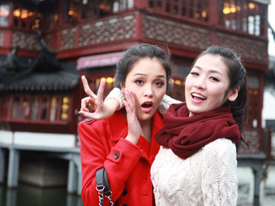 Á hậu Tú Anh, Hoàng Anh cùng đăng ký hiến máu