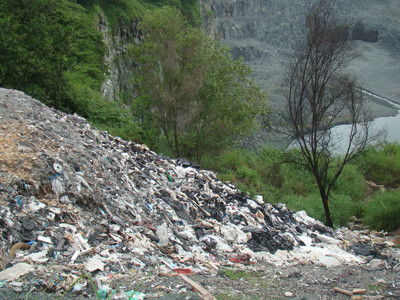 Hầm mỏ thành hầm chứa rác thải nguy hại