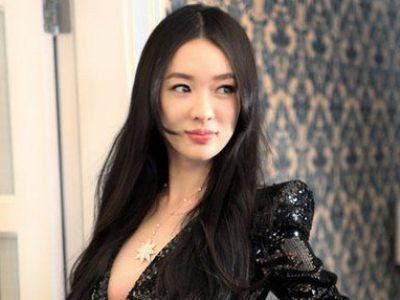 Sao nữ Cbiz công khai ‘ăn cơm trước kẻng’