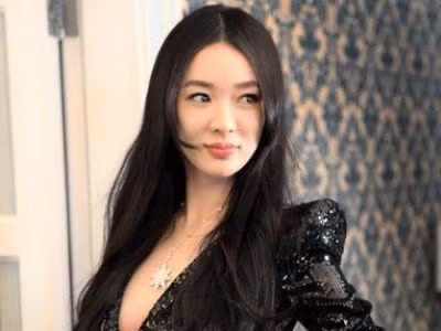 Sao nữ Cbiz công khai ‘ăn cơm trước kẻng’