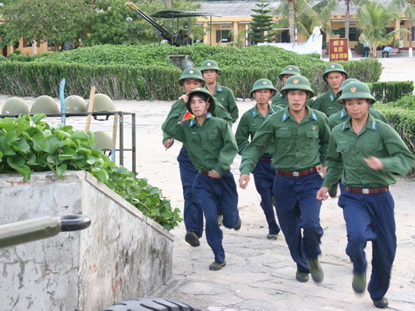 Chiến sĩ Sư đoàn Phòng không 377 (Quân chủng PK-KQ) luyện tập phương án chiến đấu