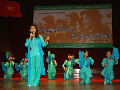 Vang mãi bài ca cô gái mở đường