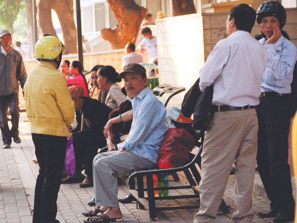 Đi bệnh viện mà nơm nớp lo mất cắp. Ảnh minh họa: Hữu Cẩm