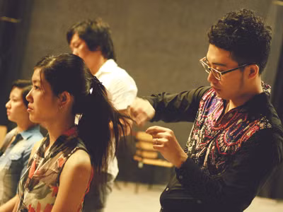 Đức Thịnh tập mẫu chuẩn bị cho Davines Hair Show Ảnh: Tuấn Đào