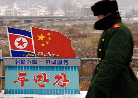 Trung Quốc 'bực mình' trừng phạt Triều Tiên