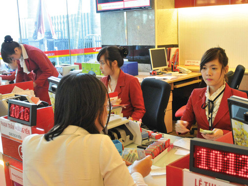 Nhiều 'ông lớn' ngân hàng hạ mạnh lãi suất huy động