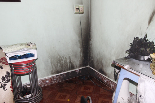 Thiếu nữ bị đuổi chém, tạt xăng thiêu sống