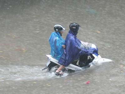 Làm gì khi xe máy của bạn vừa lội nước?