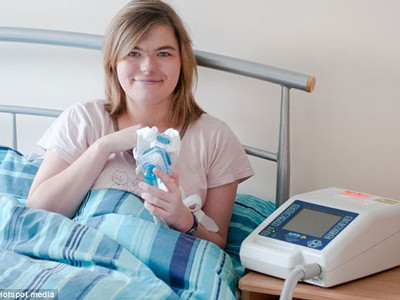 Cô gái cứ ngủ là ngừng thở