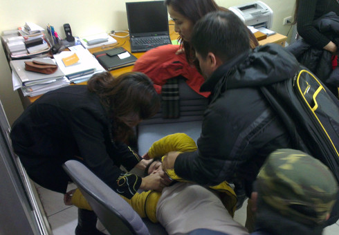 Đi đòi lương, nhân viên S-Fone ngất xỉu