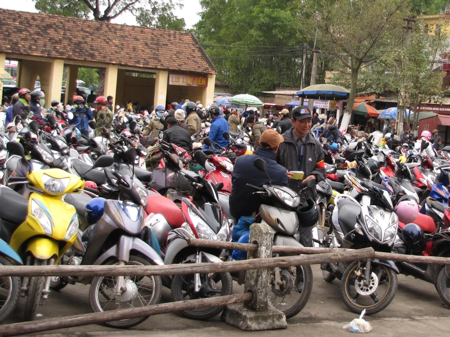 Vào đền lễ Bà Chúa Kho, mất xe SH