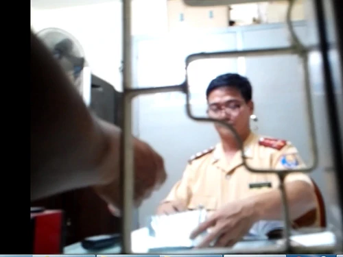 Hà Nội: 'Loạn' cấp phép vào phố cấm